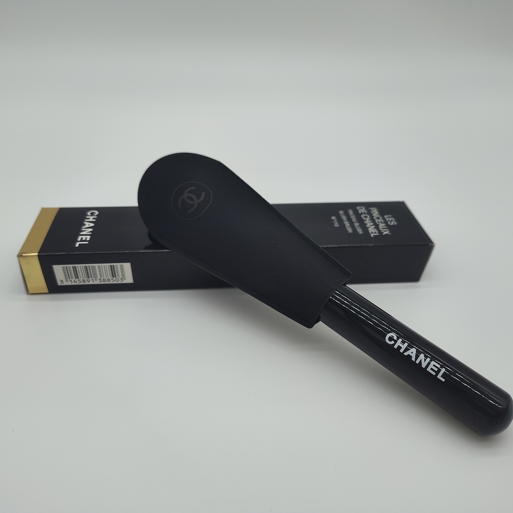 CHANEL No110 Blush Brush Les Pinceaux De Chanel New In Box Full Size NIB